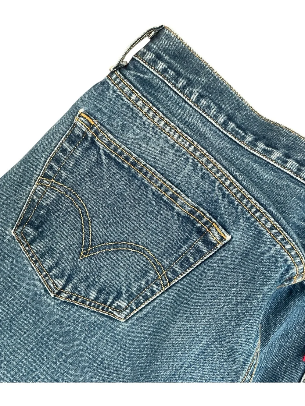 Vintage Levi’s 501 button fly medium wash straight leg jeans 34 x 32